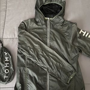 DARK GREEN TOMMY HILFIGER WINDBREAKER 💨🍃